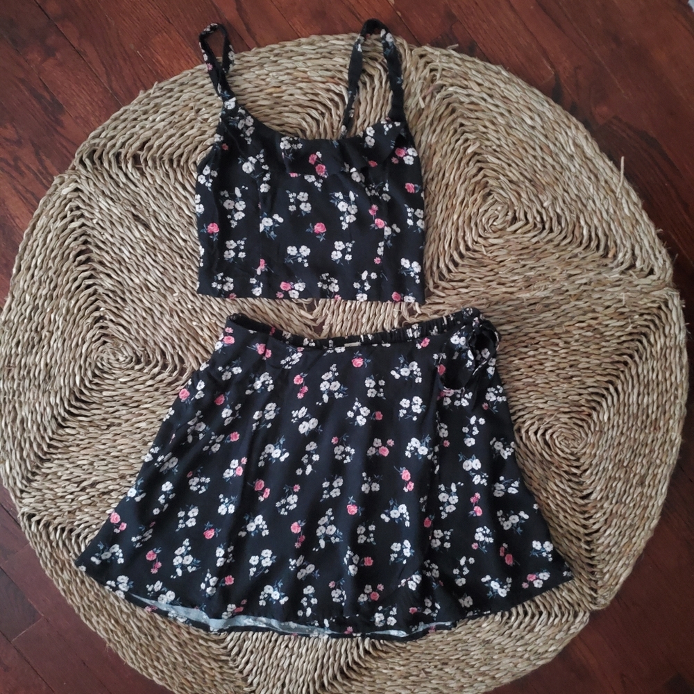 Floral Hollister matching skirt set